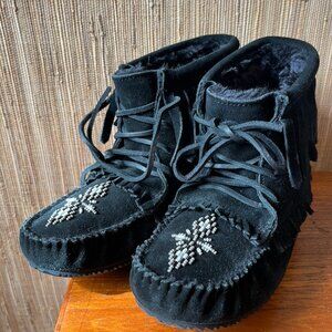 Manitoba Mukluk slippers-- Real sheep skin!